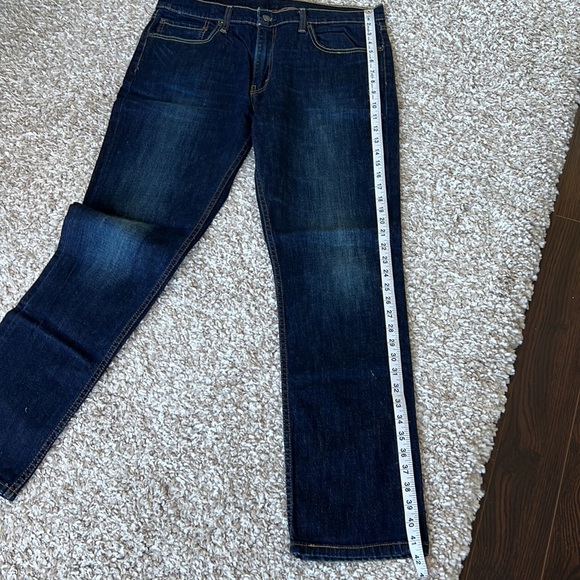 Levi’s Men’s Navy Blue Jeans with lighter knees and Zipper Fly. Size 36x32 - Picture 10 of 11